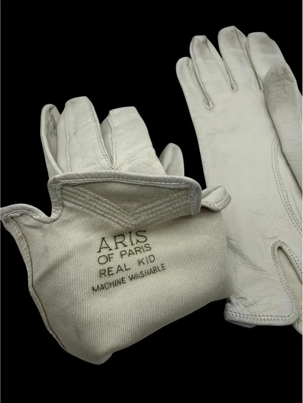 Vintage 1950s 1960s Aris Kid White Leather Gloves, Wrist Shortie Length Cocktail